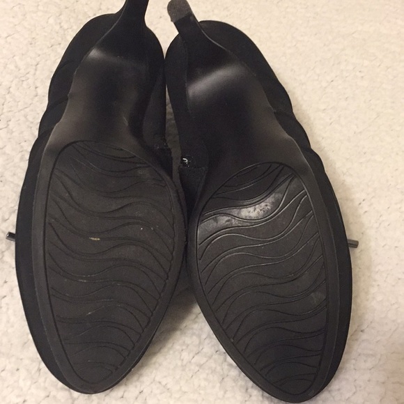 🥀Black suede booties🥀 - Picture 5 of 7